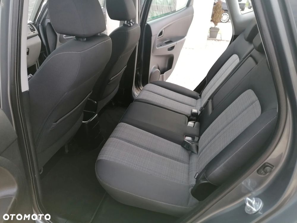 Kia Venga 1.6 CVVT Fifa World Cup Edition - 24