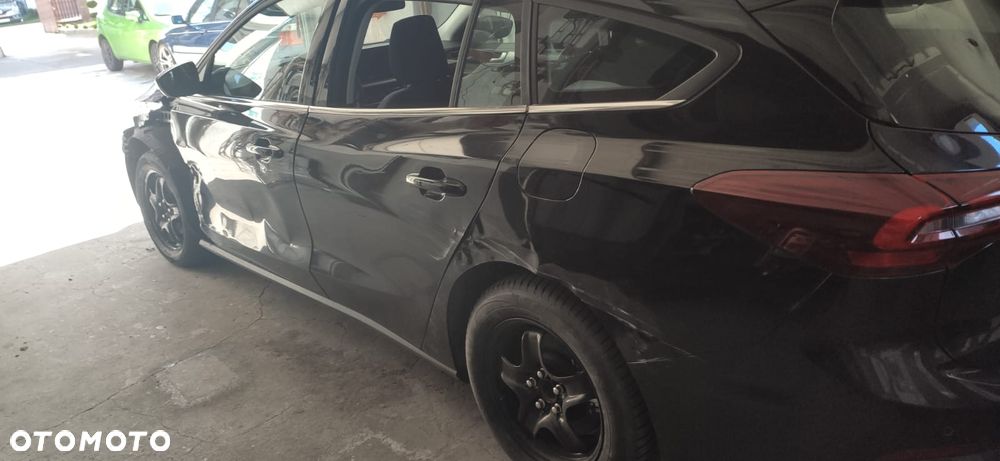 Ford Focus 1.0 EcoBoost Titanium - 26