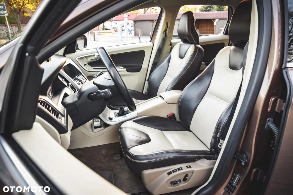 Volvo XC 60 D5 AWD Summum - 5