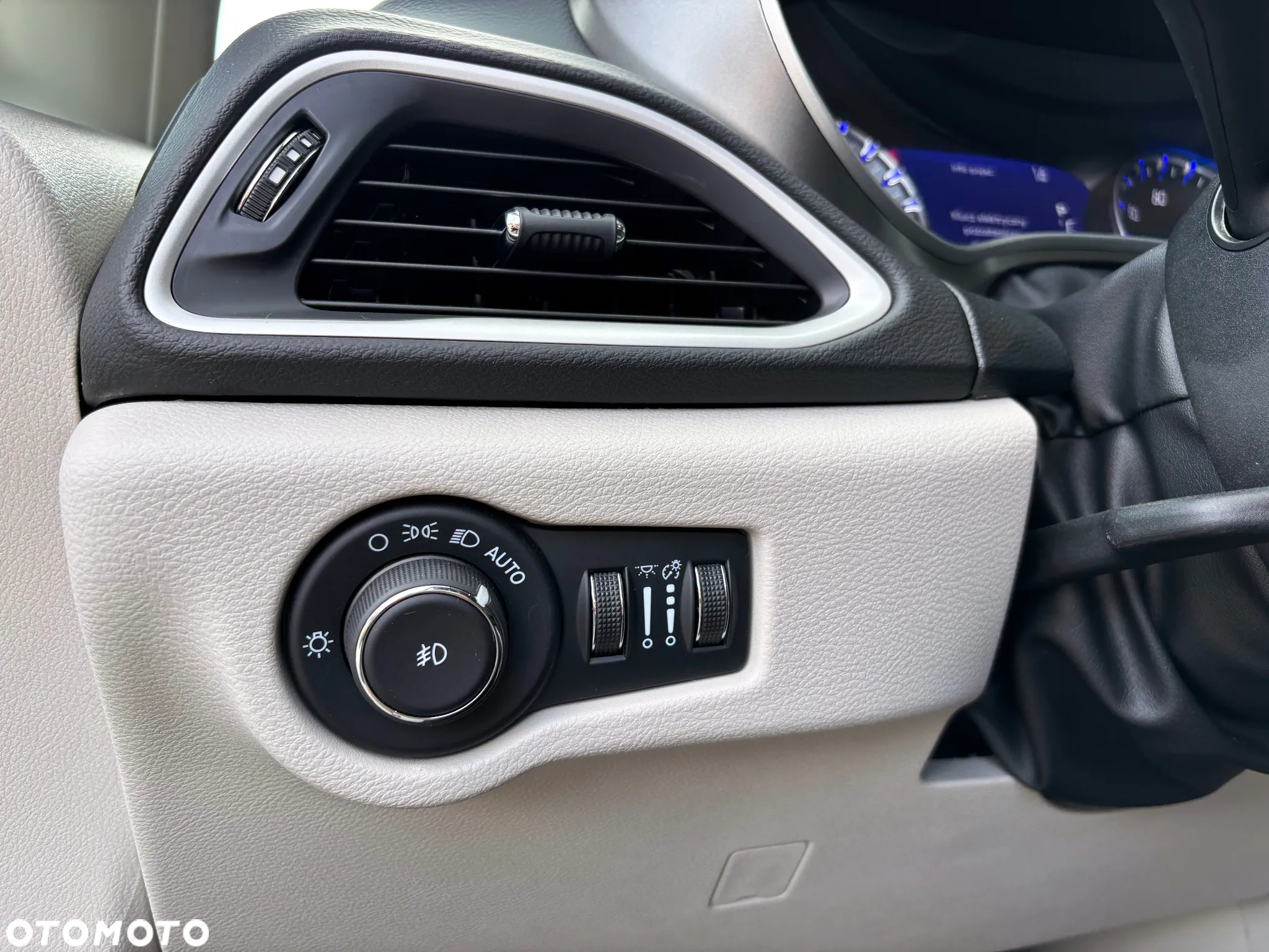 Chrysler Pacifica - 37