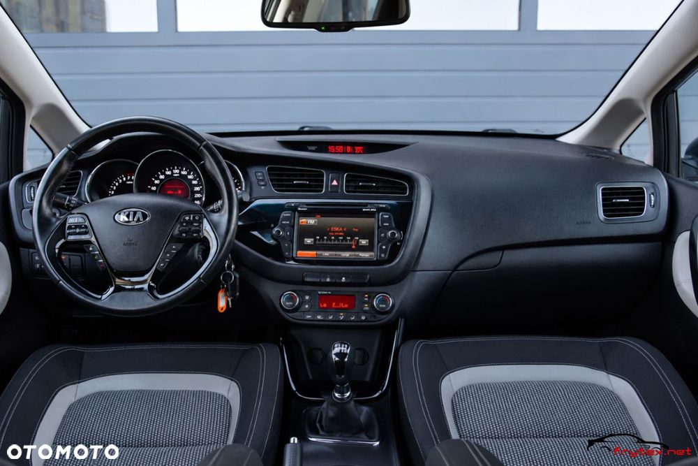 Kia Ceed - 32