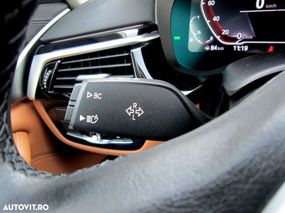 BMW Seria 5 520i Aut. Luxury Line - 25