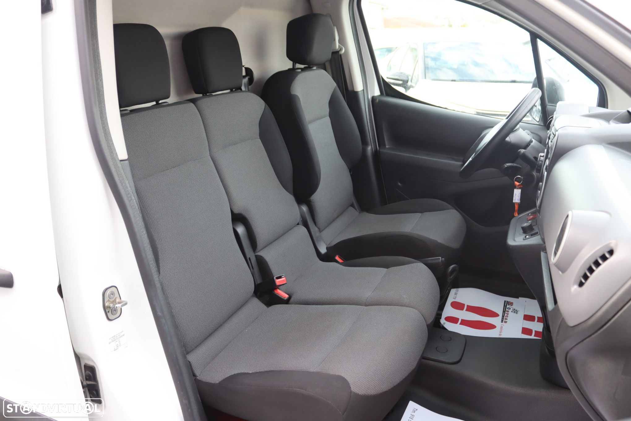 Peugeot e-Partner 50 kWh Premium Longa - 15