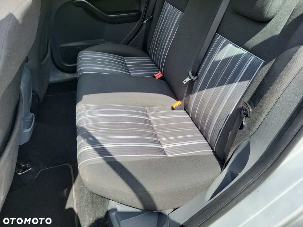 Ford Focus 2.0 16V Style+ - 23