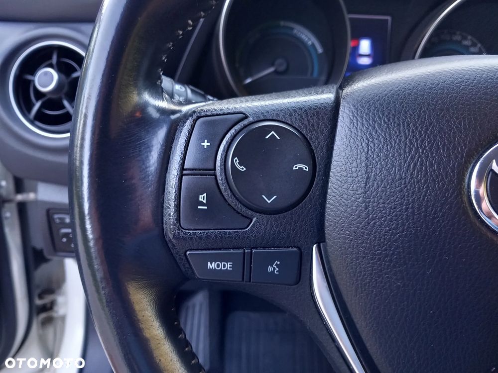 Toyota Auris Hybrid 135 Selection - 19