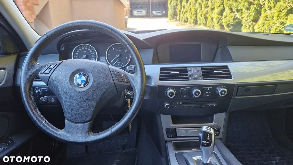 BMW Seria 5 525d - 17