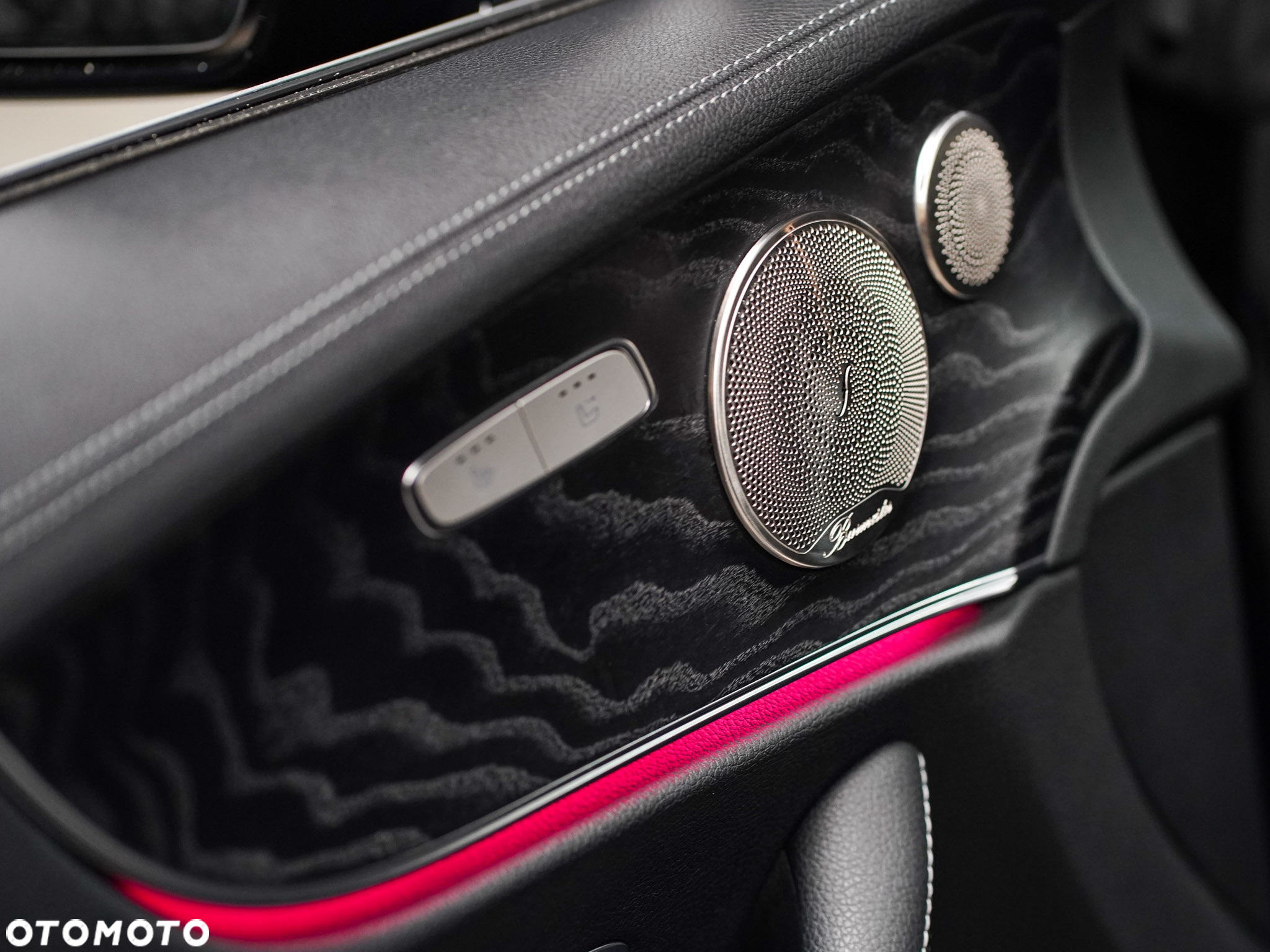 Mercedes-Benz Klasa E 200 Kabriolet 4-Matic 9G-TRONIC - 37