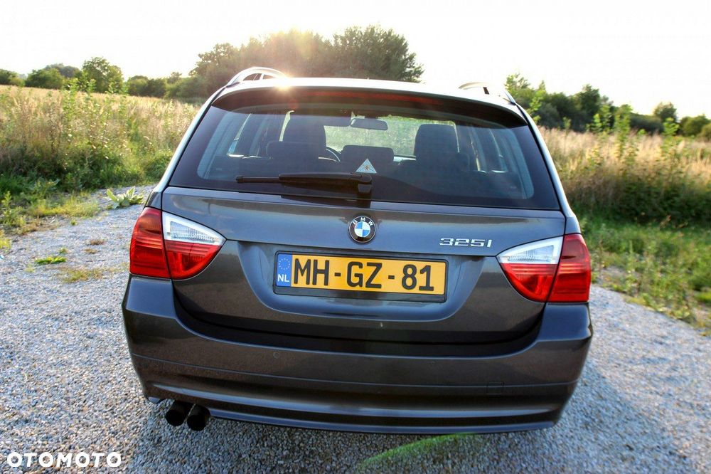 BMW Seria 3 325i - 8