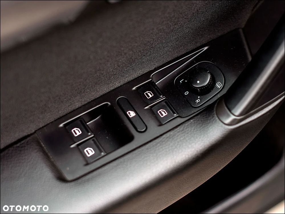 Volkswagen Passat - 33