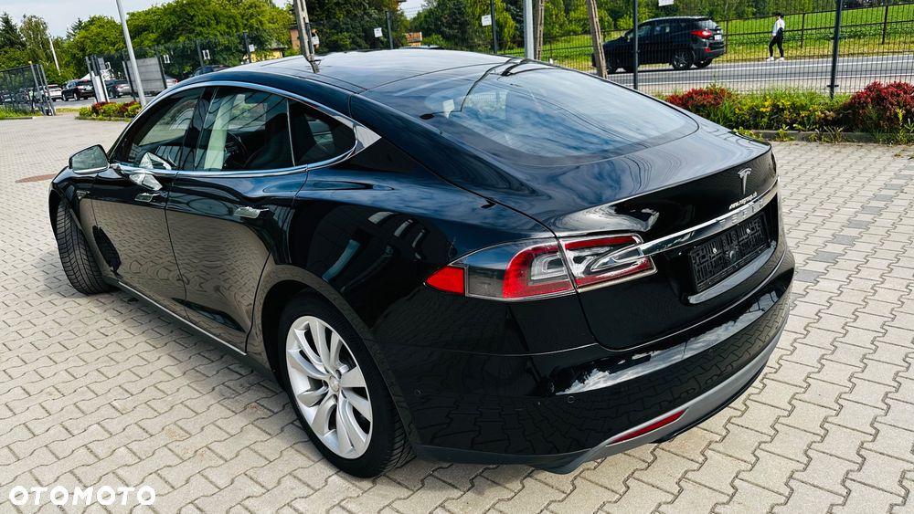 Tesla Model S - 6