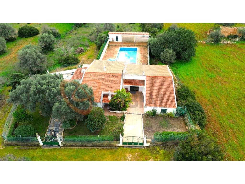 Quinta/Moradia típica inserida num lote urbano com 4330m2, com 4 qu... - Grande imagem: 3/32