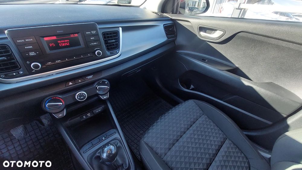 Kia Rio 1.2 M - 11