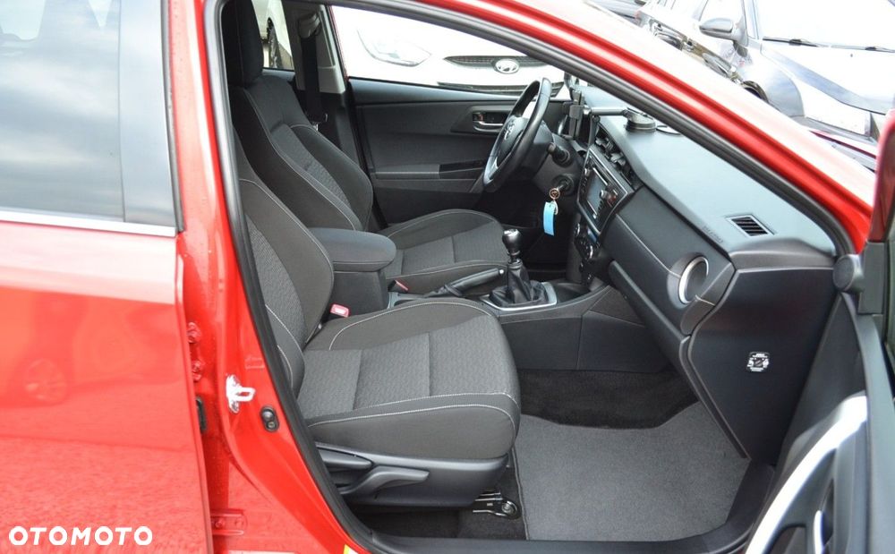 Toyota Auris 1.33 VVT-i Terra - 34