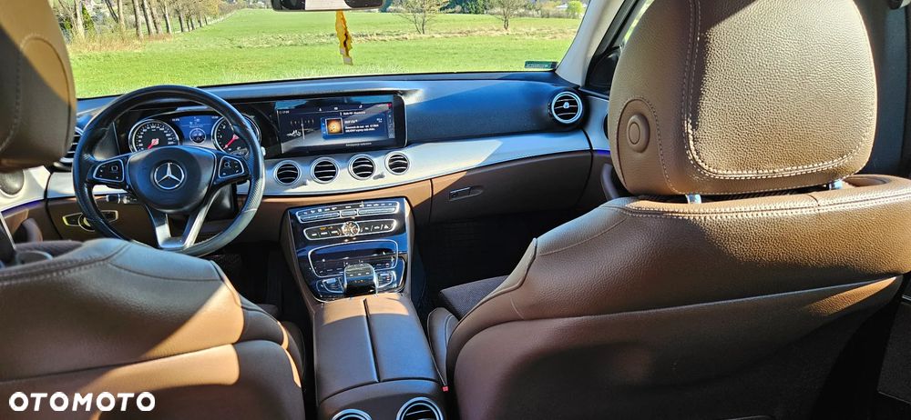 Mercedes-Benz Klasa E 220 d 4-Matic Business Edition 9G-TRONIC - 11
