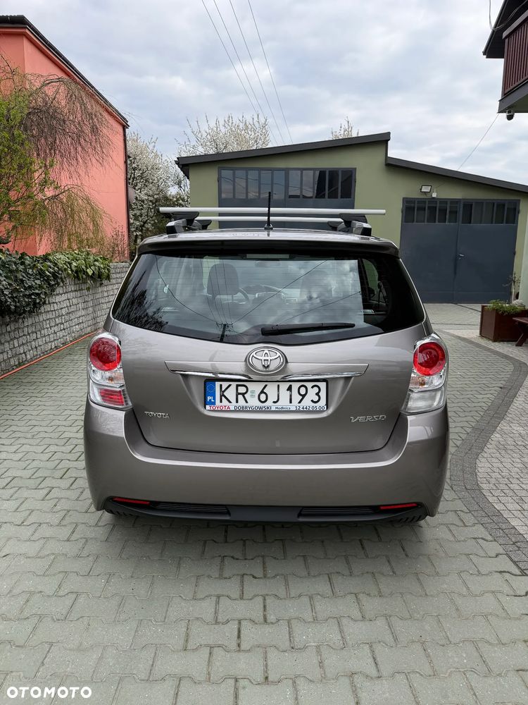 Toyota Verso 1.8 Premium 7os - 9
