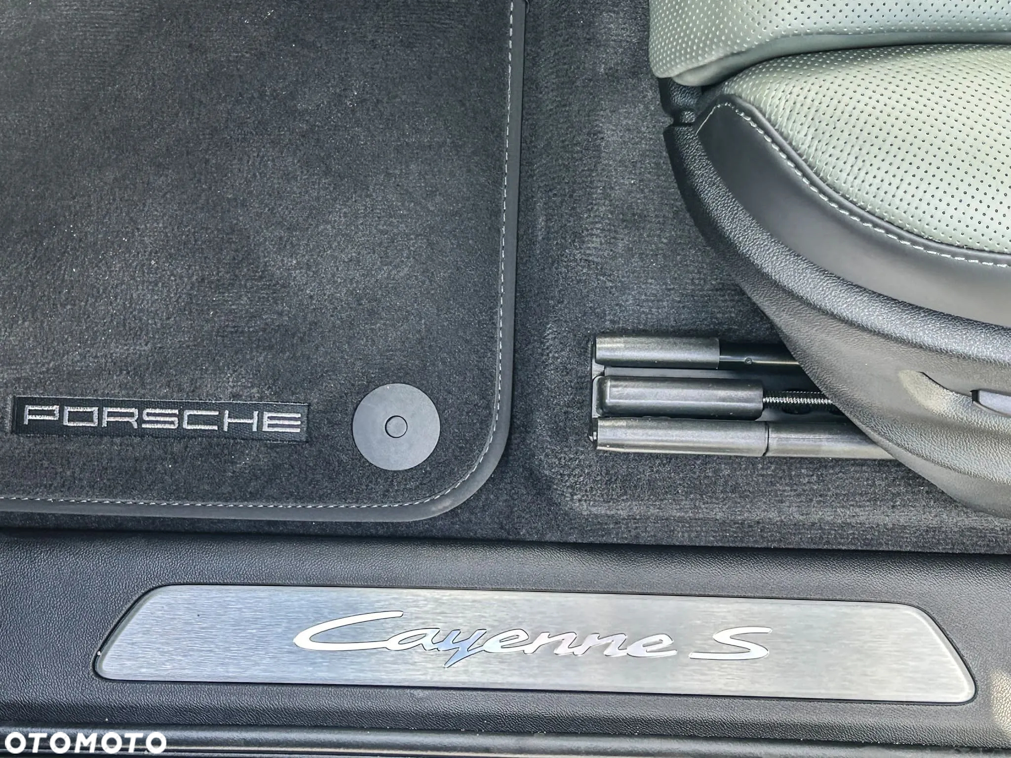 Porsche Cayenne S - 23
