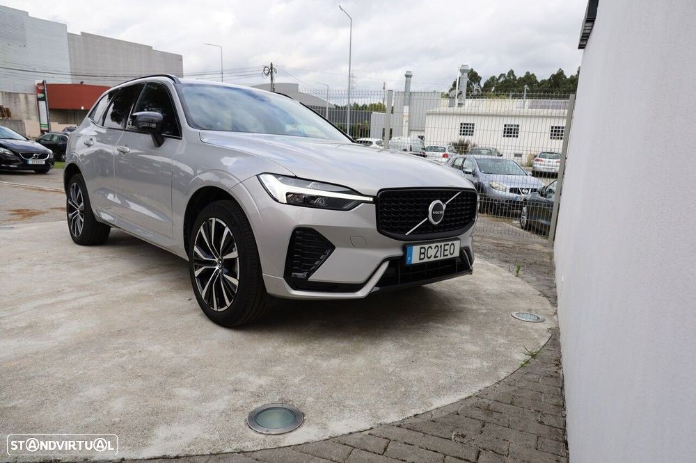 Volvo XC 60 2.0 B4 Plus Dark - 26
