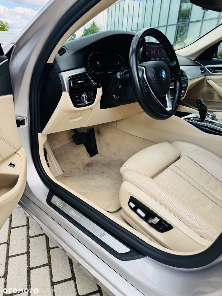 BMW Seria 5 518d - 26