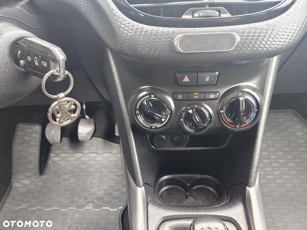 Peugeot 2008 1.2 Pure Tech Style S&S - 25
