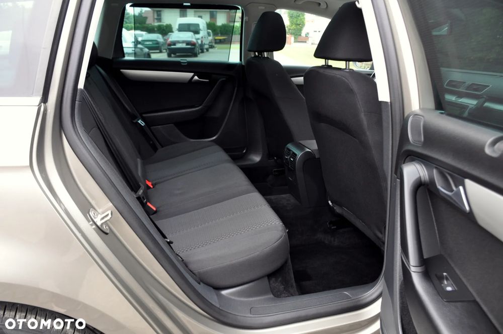 Volkswagen Passat Variant 1.6 TDI BlueMotion - 19