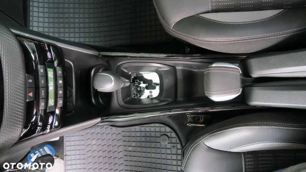 Peugeot 2008 1.2 Pure Tech Style S&S EAT6 - 26