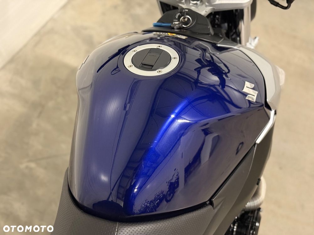 Suzuki GSR - 20