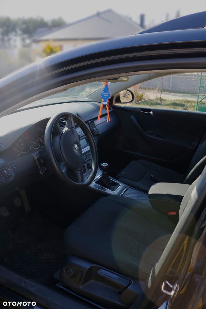 Volkswagen Passat 1.6 FSI Comfortline - 8
