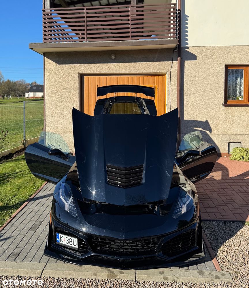 Chevrolet Corvette - 12