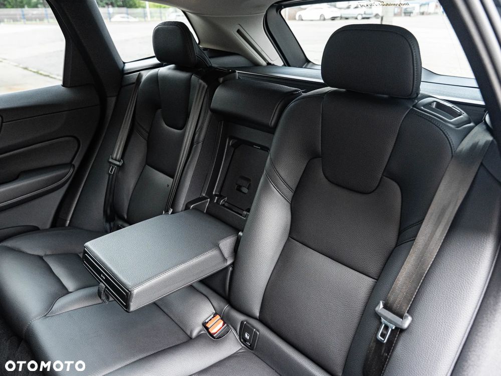 Volvo XC 60 B4 D Ultimate Dark - 26