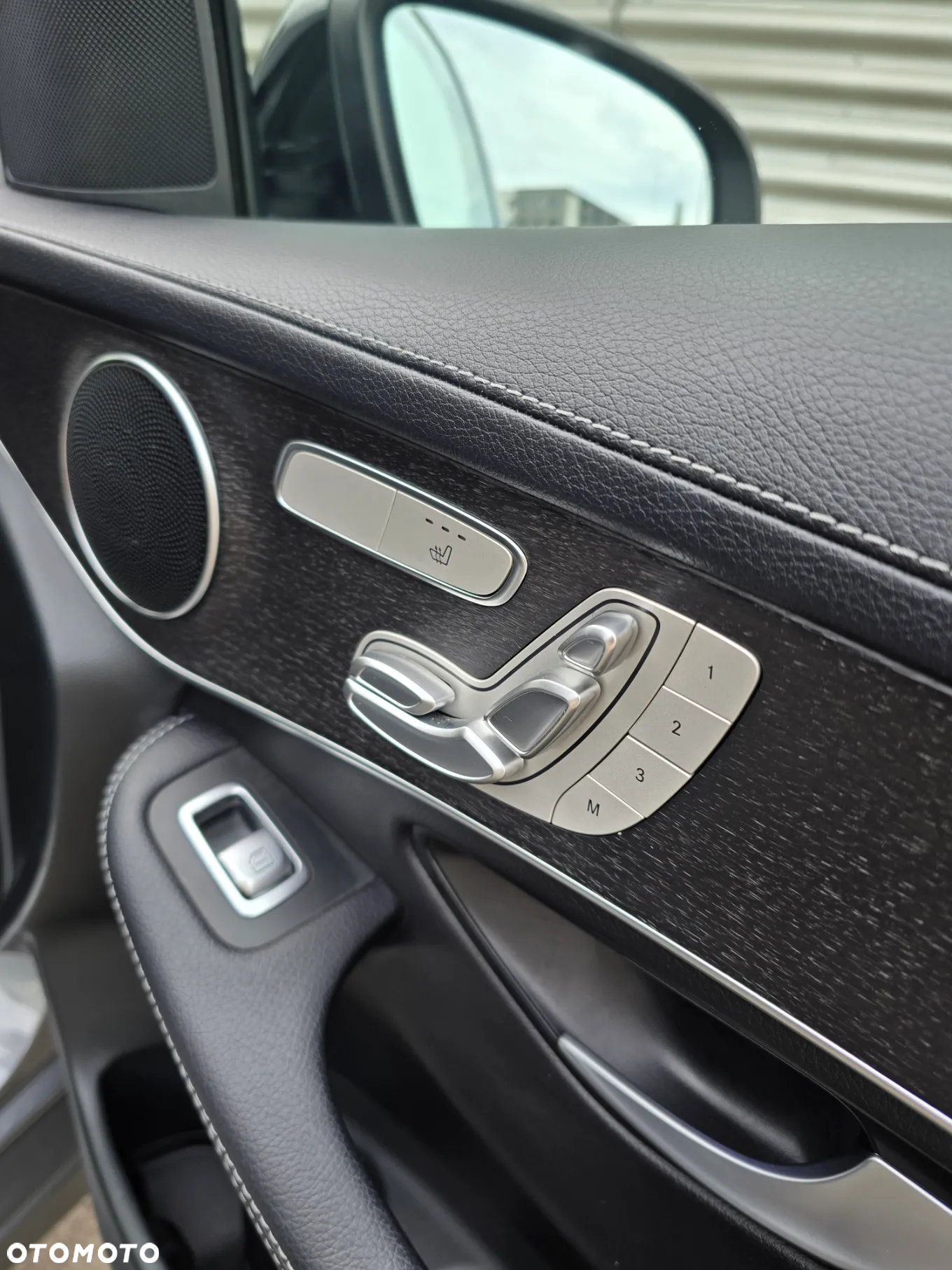 Mercedes-Benz GLC 300 d 4Matic 9G-TRONIC AMG Line - 13