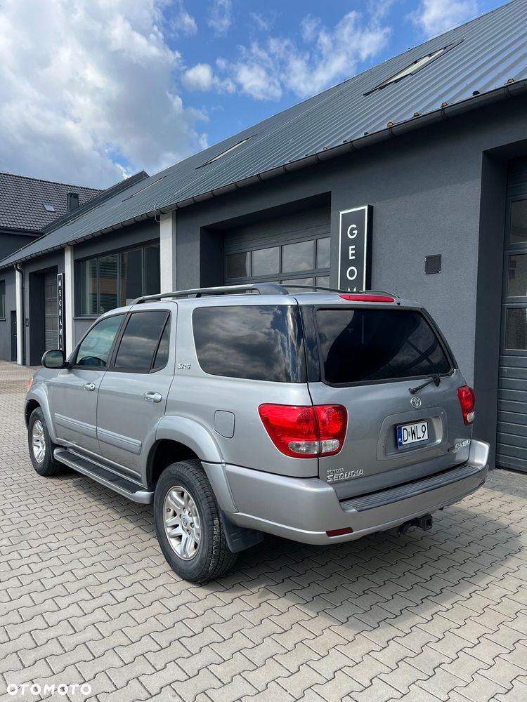 Toyota Sequoia - 3