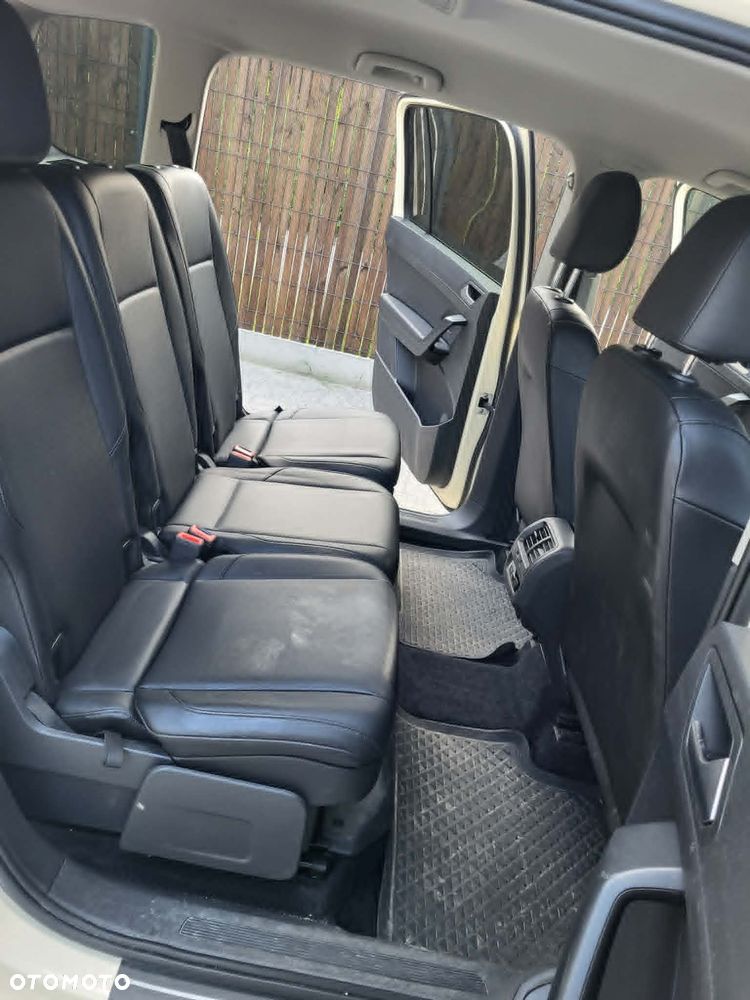 Volkswagen Touran - 11