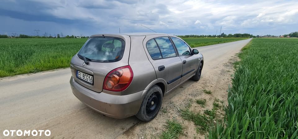 Nissan Almera 1.5 Base - 2