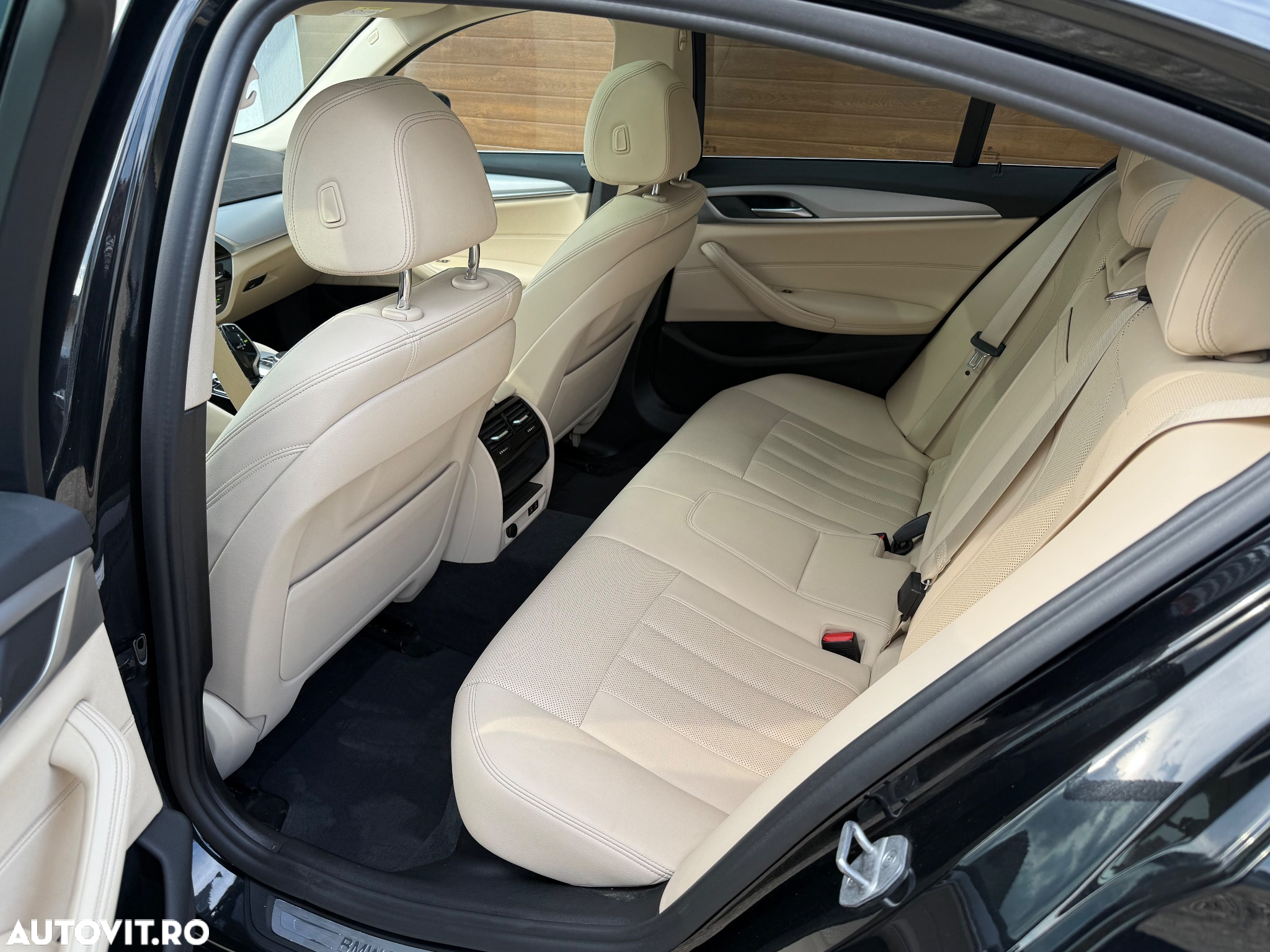 BMW Seria 5 530d xDrive AT MHEV - 16