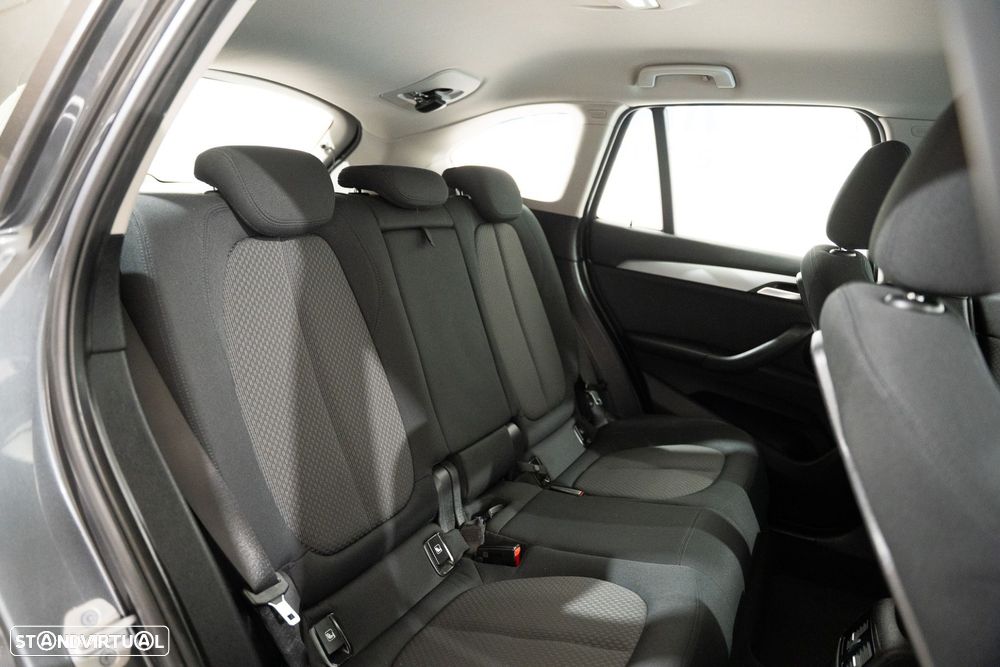 BMW X1 25 e xDrive Corporate Edition - 24