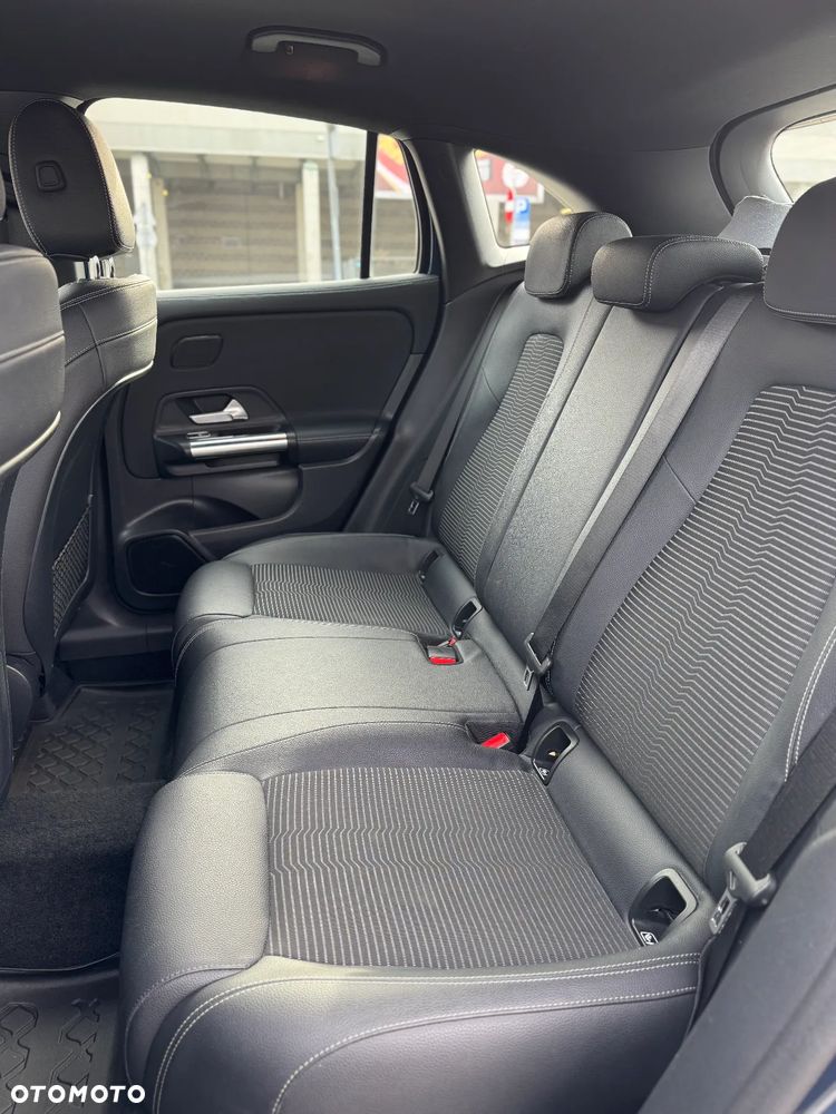 Mercedes-Benz GLA 200 d - 16