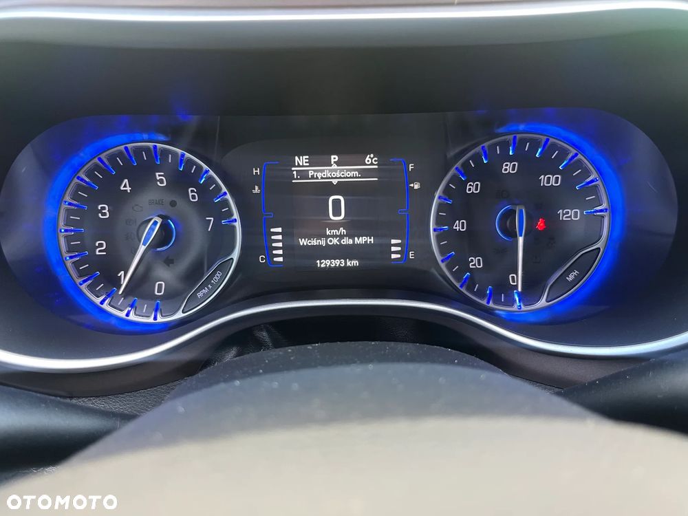 Chrysler Pacifica - 9