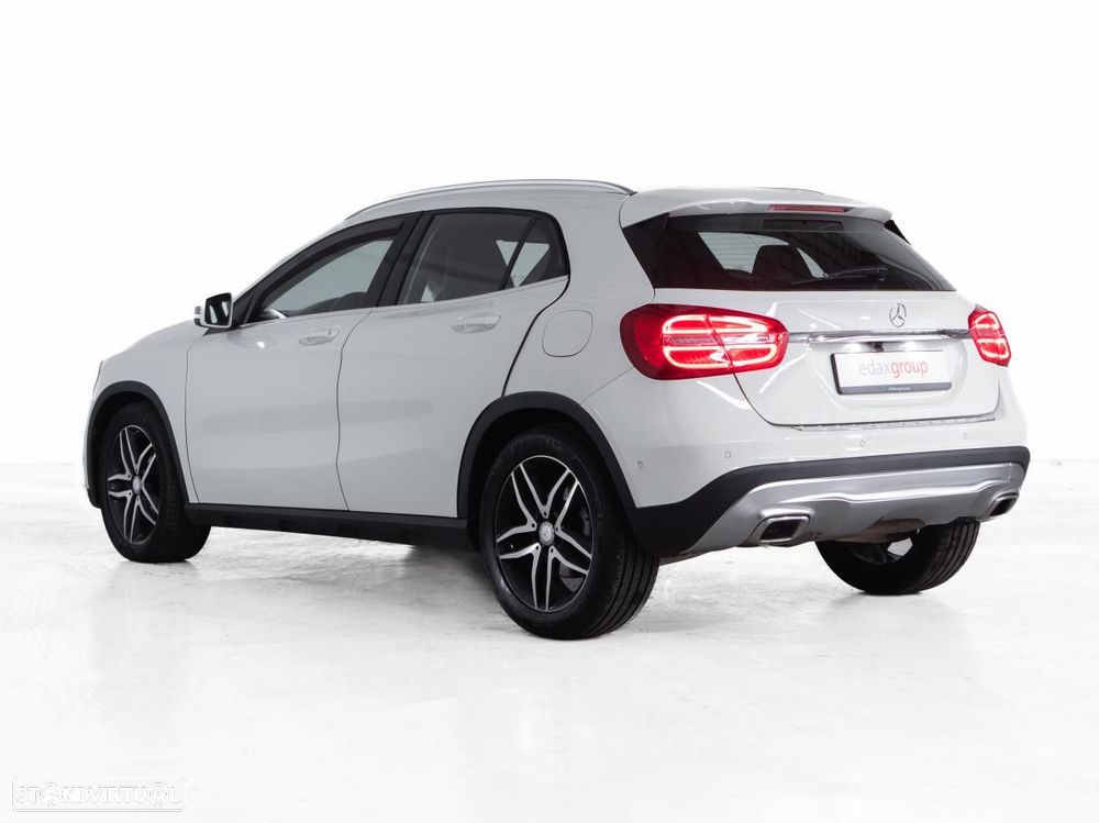 Mercedes-Benz GLA 200 - 4
