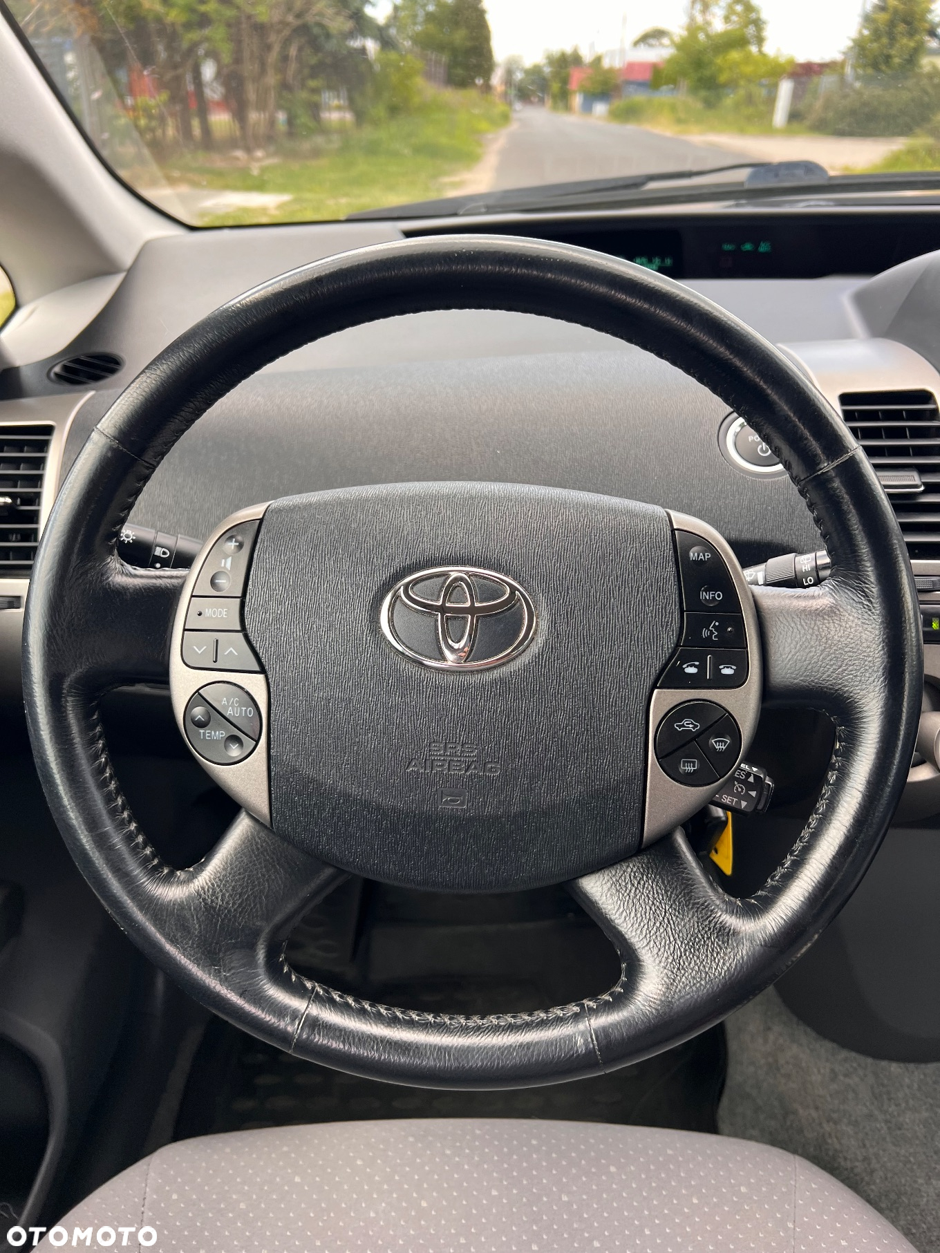 Toyota Prius (Hybrid) Executive - 18