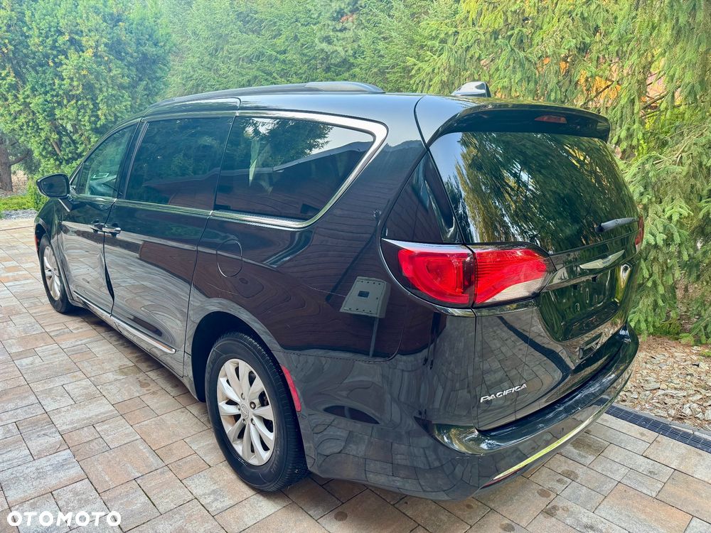 Chrysler Pacifica - 5