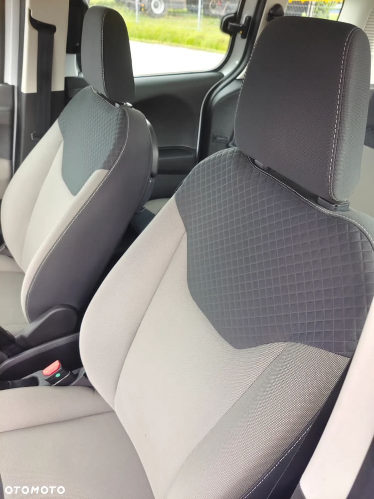 Ford Tourneo Courier 1.5 TDCi Trend - 28