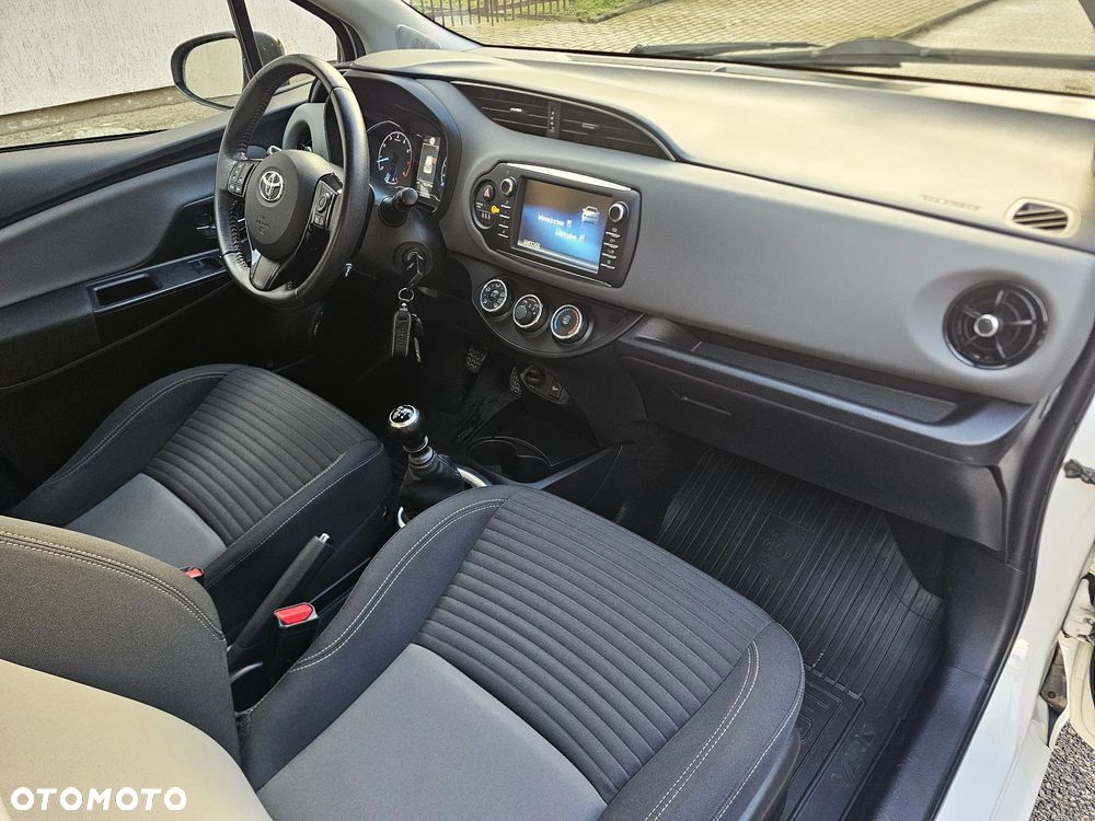 Toyota Yaris 1.5 Premium - 21