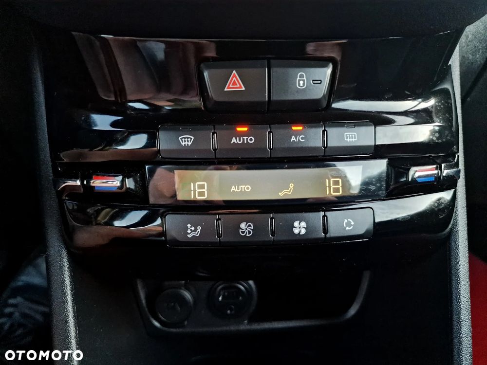 Peugeot 208 THP STOP & START GTi by Sport - 23