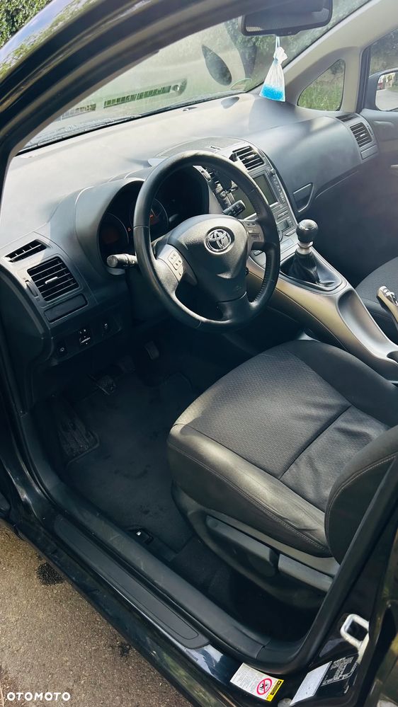 Toyota Auris 2.2 D-4D X + NAVI - 10