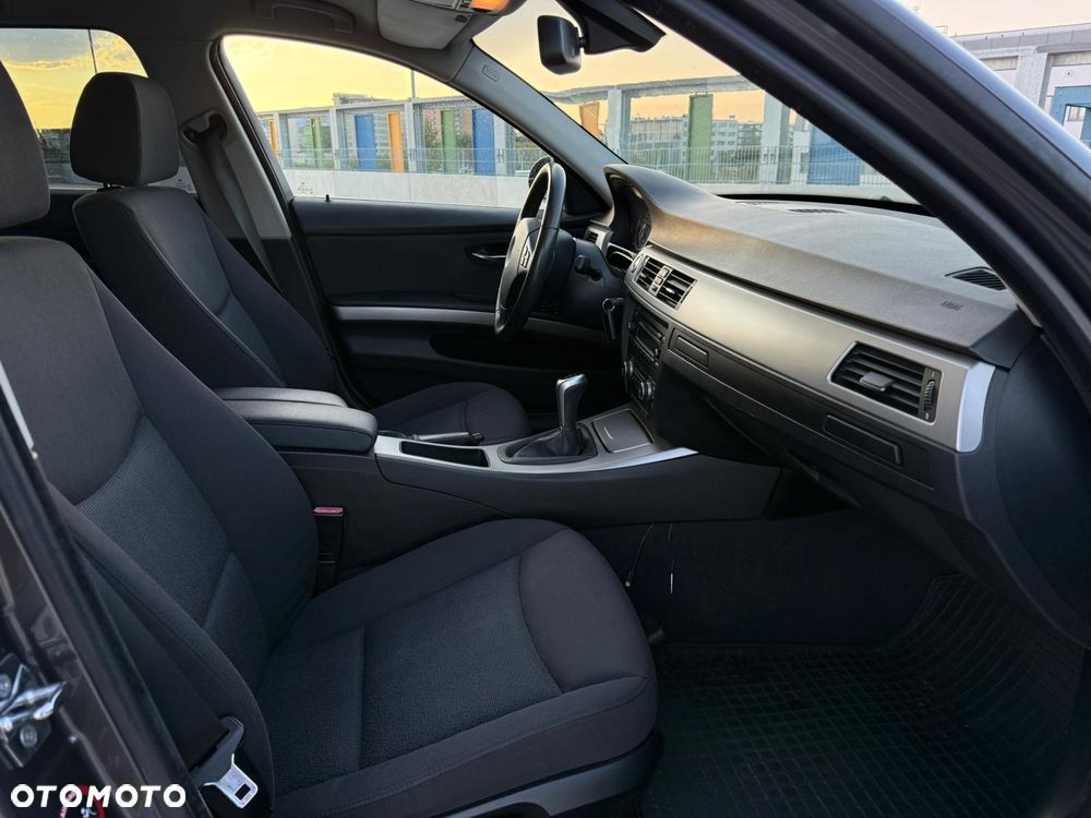 BMW Seria 3 320i - 21