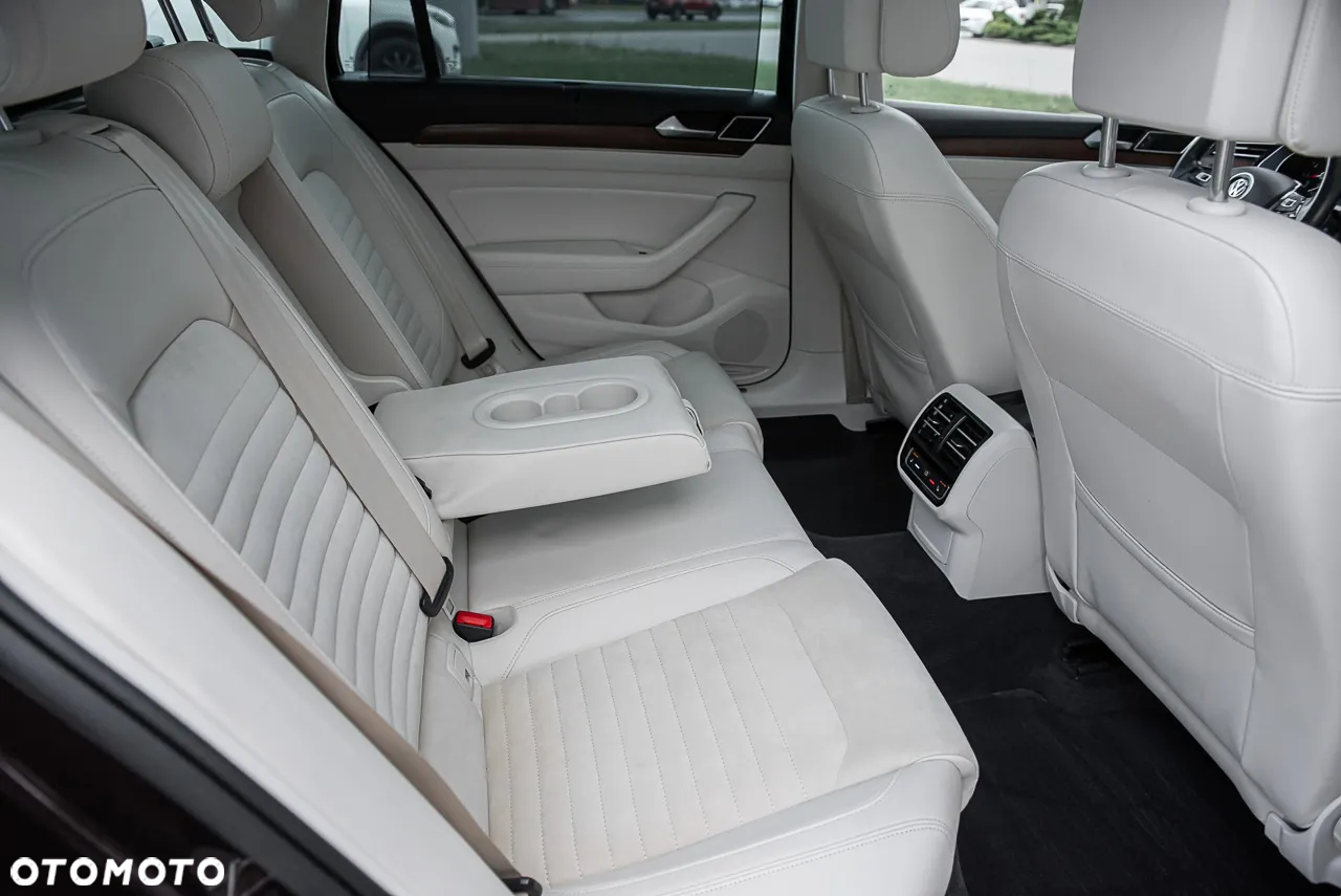 Volkswagen Passat Variant 1.8 TSI (BlueMotion Technology) DSG Highline - 33