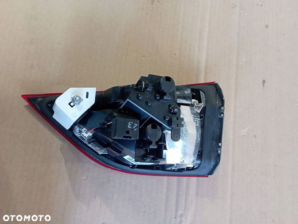 BMW F46 LAMPA LEWA TYŁ TYLNA W KLAPĘ 7491351 - 2