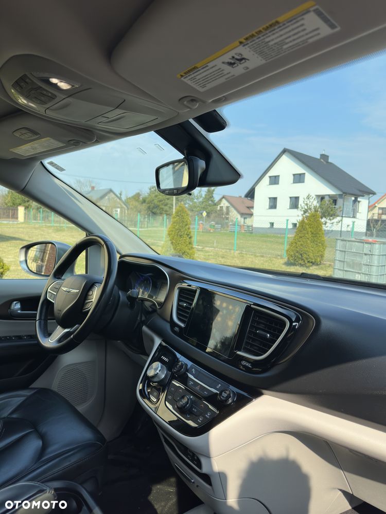 Chrysler Pacifica - 5