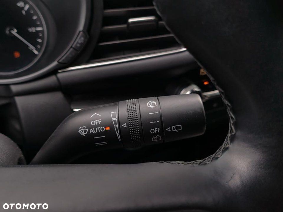Mazda 3 e-SKYACTIV-X 186 M HYBRID CENTRE-LINE - 18