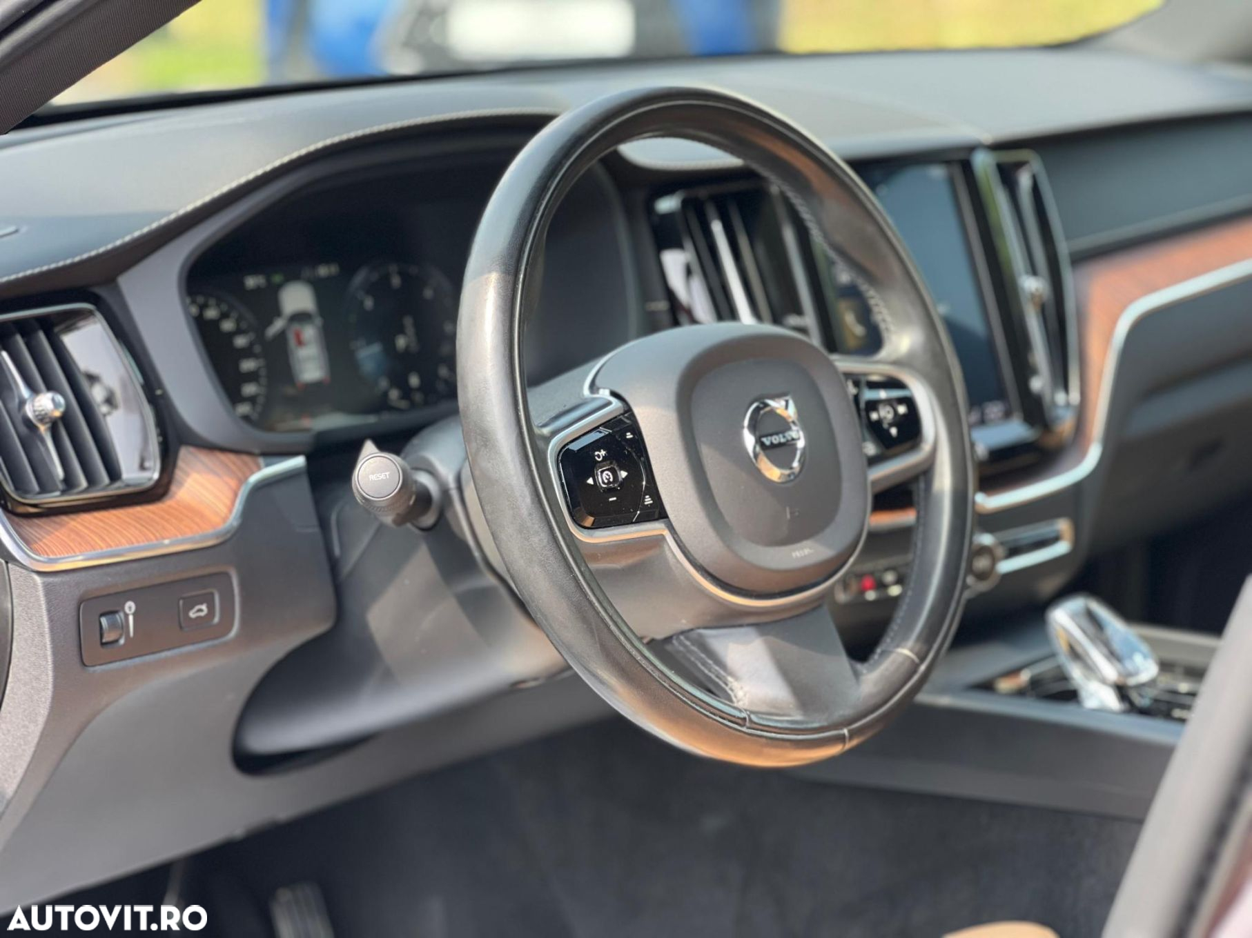 Volvo XC 60 B4 MHEV AWD Inscription - 12